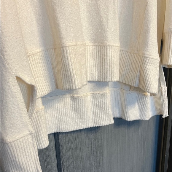 Derek Heart Cream Knit V-Neck Top - Picture 3 of 6